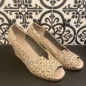 TOMS Espadrilles Leopard Peep Toe Wedge Size 9.5
